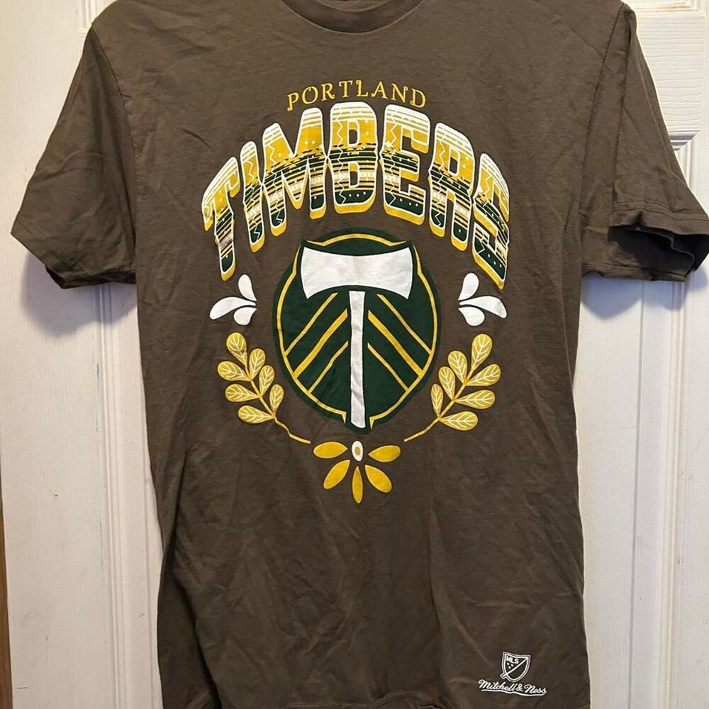 Mitchell-ness Men's Khaki and Green T-shirt